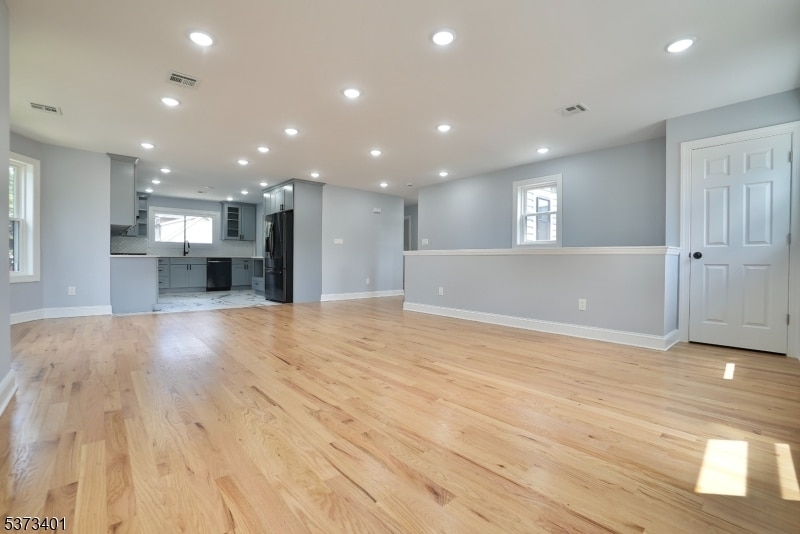 Primary Photo - 226 Park Ave