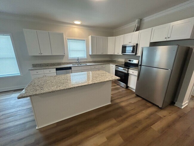 Foto del edificio - NOW LEASING FOR AUGUST 2026!