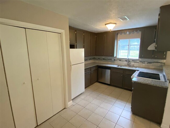 Building Photo - 12426 Woodlake Ln
