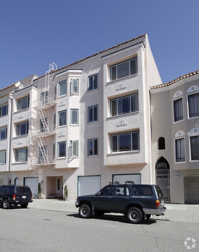 2240 de la bahía de St - 2240 Bay St