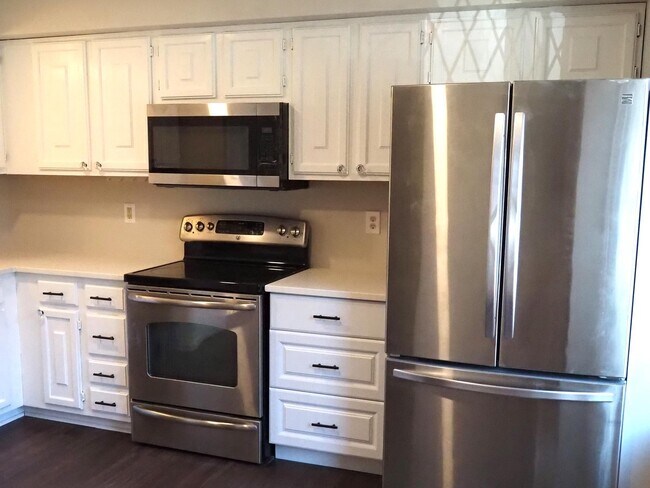 Foto del edificio - 272 Chelmsford Ct
