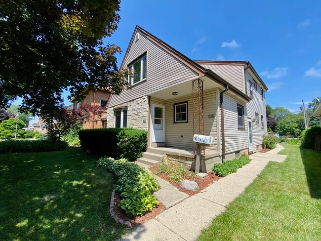 Building Photo - 3860 S Whitnall Ave