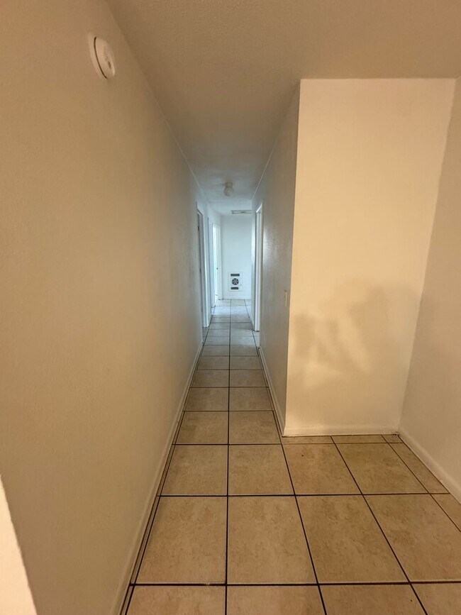 Foto del edificio - Charming Home with Fenced Back Yard