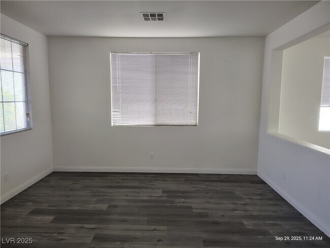Foto del edificio - 5526 Cresent Valley St