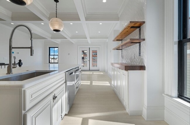 Building Photo - 6 Douglas St