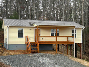 Building Photo - 433 Azalea Cir