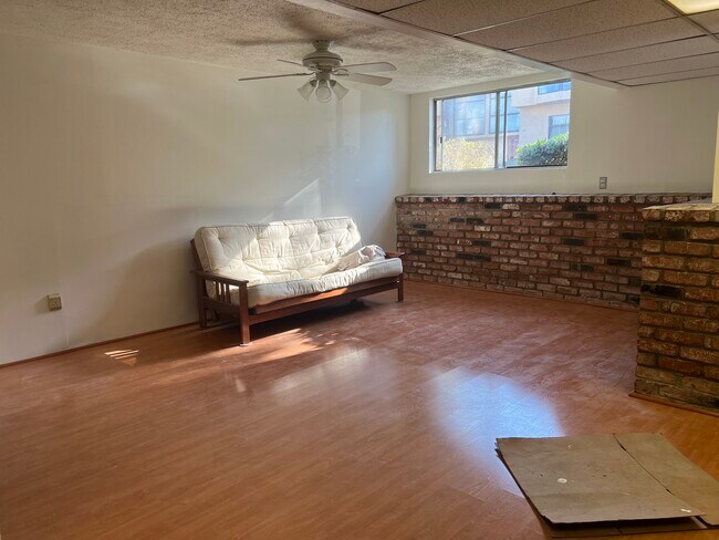 Building Photo - 1208 Green Ln