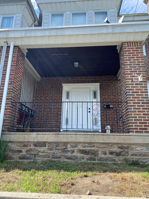 Foto del edificio - 556 Parker Ave