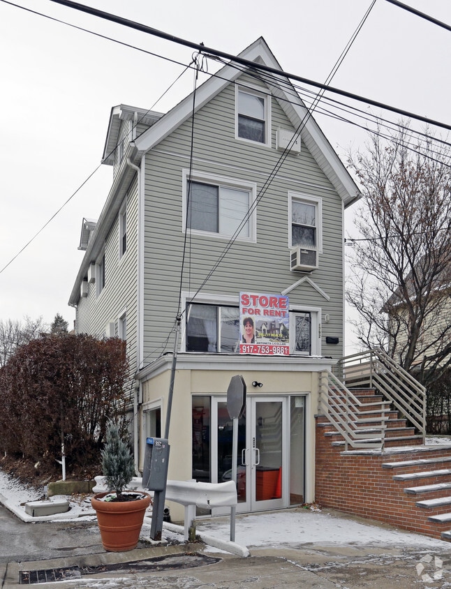 Building Photo - 1792 Victory Blvd