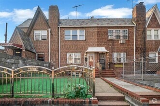 Building Photo - 140-13 Mulberry Ave