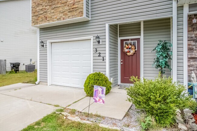Building Photo - 3-Bedroom Townhome with Garage in Holly Ridge
