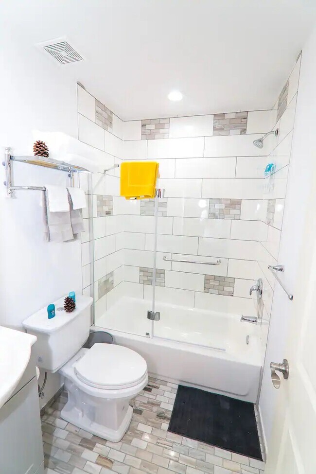 Foto del edificio - 839 E Lombard St