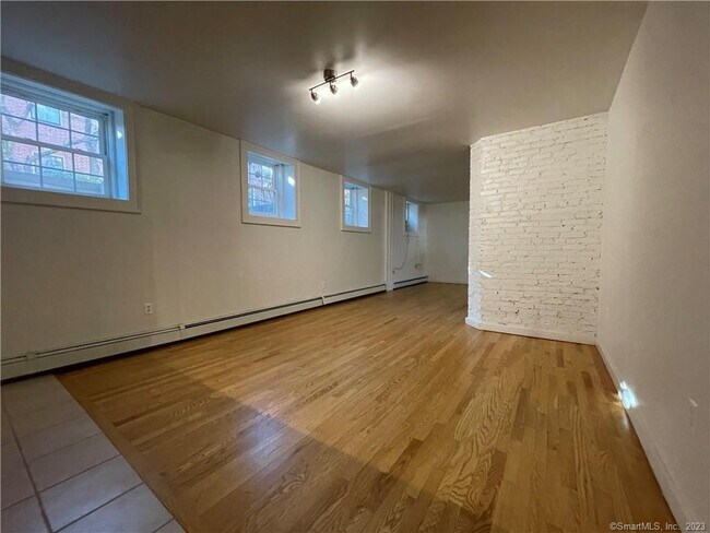 Foto del edificio - 496 Whitney Ave