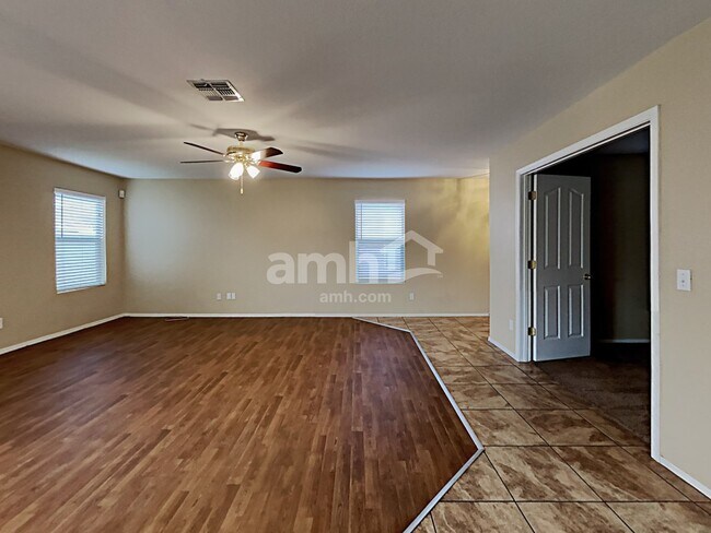 Building Photo - 1606 W Swisher Place