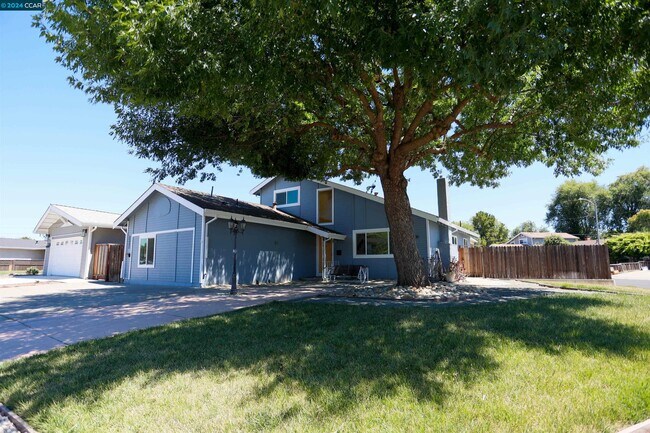Building Photo - 3330 Claudia Dr