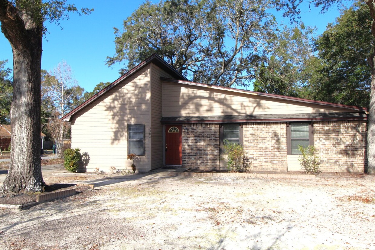 Primary Photo - "Remodeled 3-Bedroom Home with Modern Upgr...