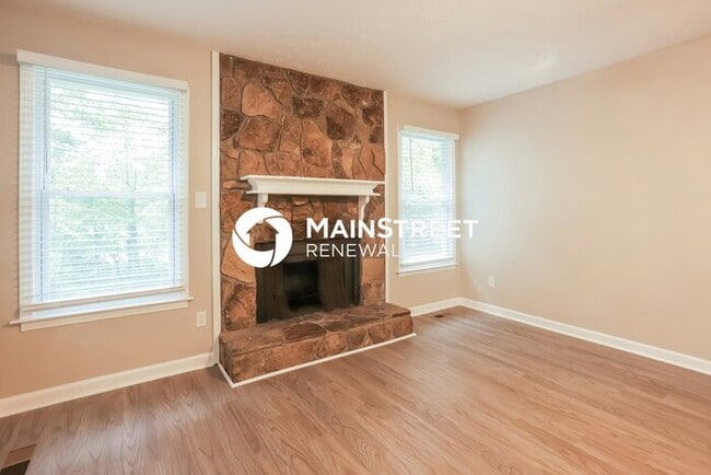 Building Photo - 3 Bedroom Pet-Friendly Home in Riverdale, GA with Main Street Renewal