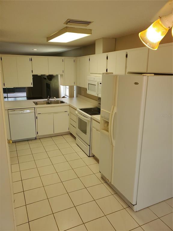 Building Photo - 5002 Cypress Trace Dr