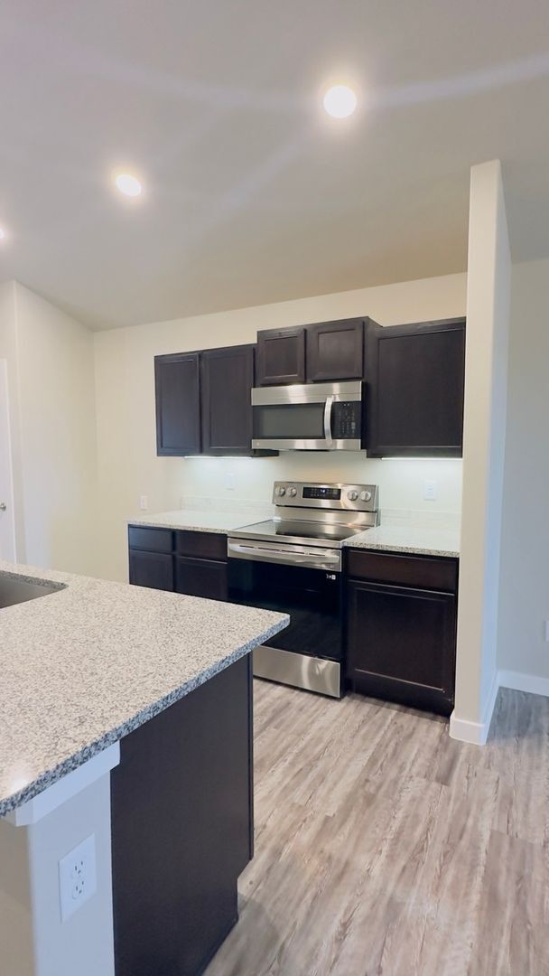 Building Photo - 3 Bedroom Home In Midland, TX (Pre-Leasing...