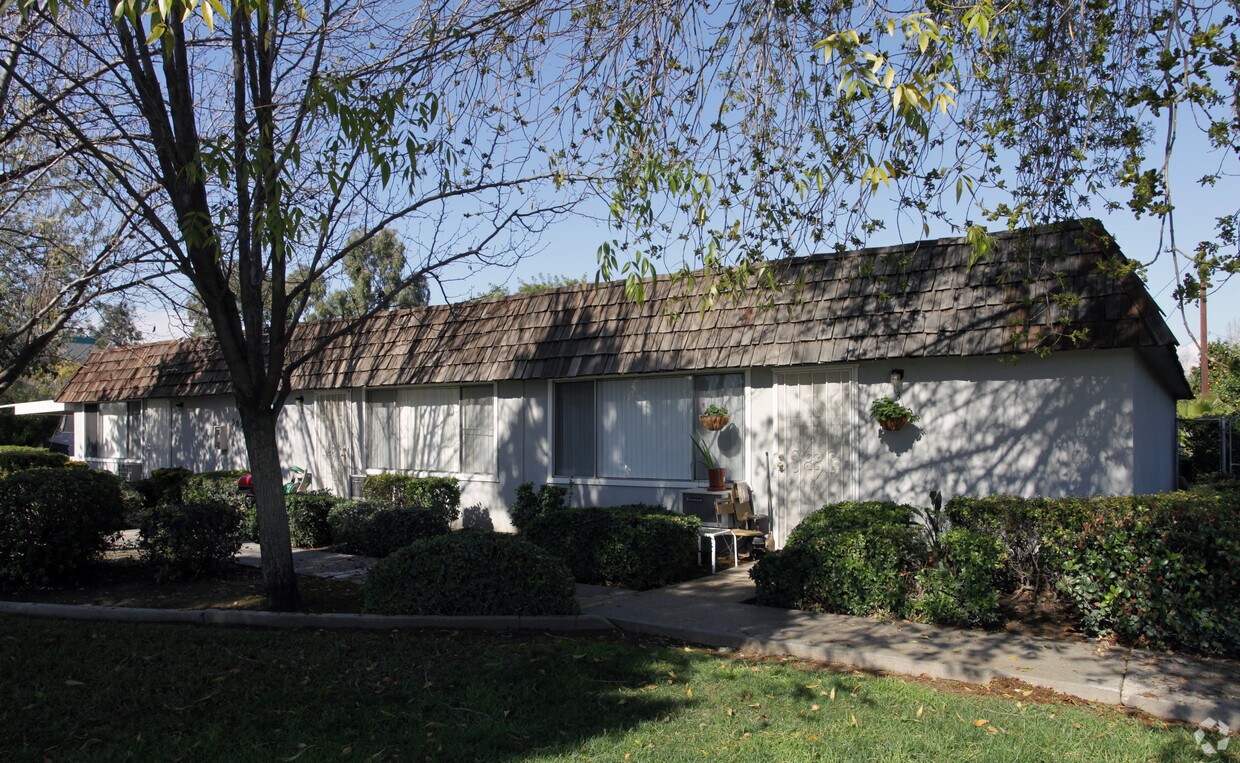 Building Photo - 5021 Jurupa Ave