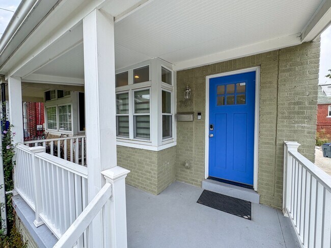 Foto del edificio - 707 Tewkesbury Pl NW