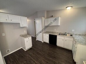 Building Photo - 4 Woodbriar Ct
