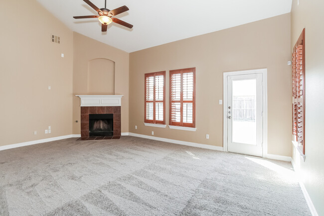 Foto del edificio - Impressive Brick Home in Little Elm, TX