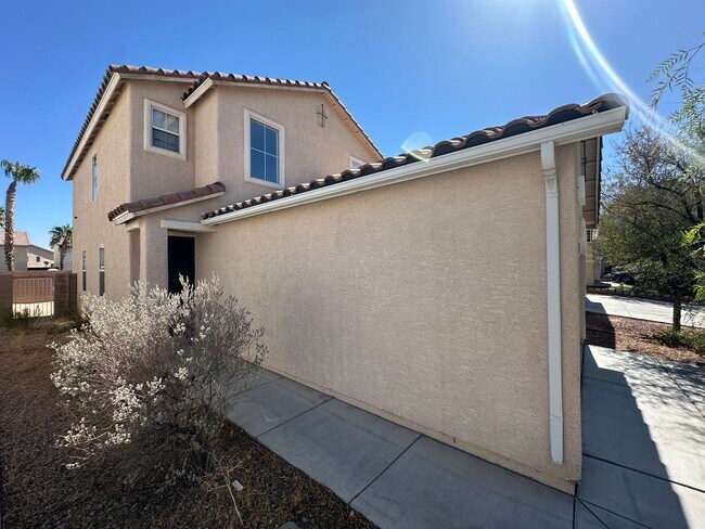 Building Photo - Beautiful Southwest home close to Nevada T...
