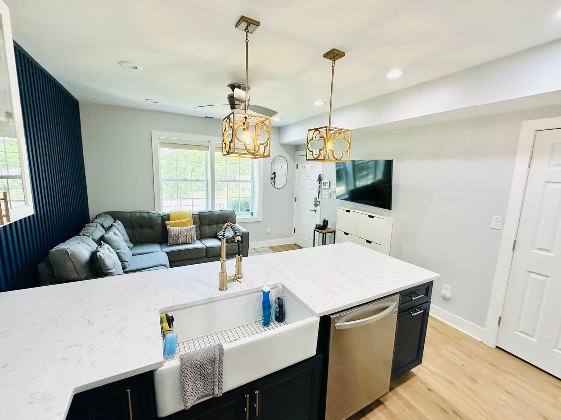 Foto principal - 216 21st St NE