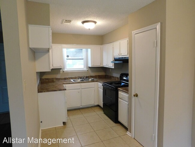 Building Photo - 3 br, 1 bath House - 5277 Longwood Cove