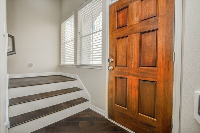 Building Photo - 5417 Lillian St