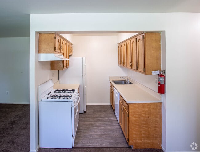 Kitchen - Foxwood Manor Apartments