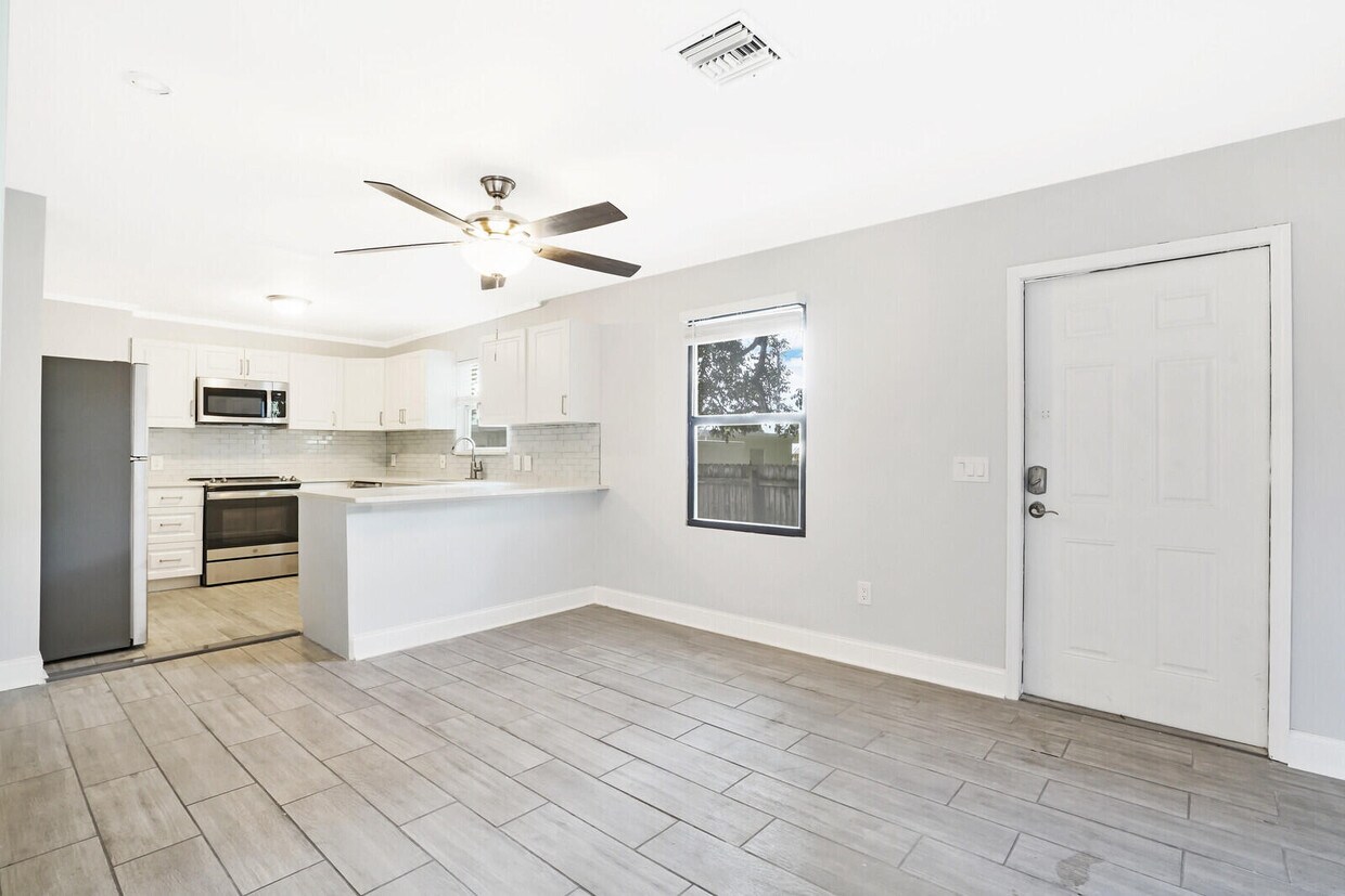 Foto principal - 610 SE 2nd Ave