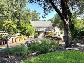 Building Photo - 2400 Lindsey Hollow Rd