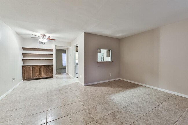 Building Photo - 4500 Sherwood Ln