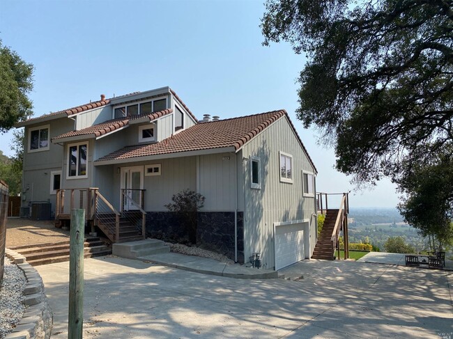 Building Photo - 1024 Sunset Dr