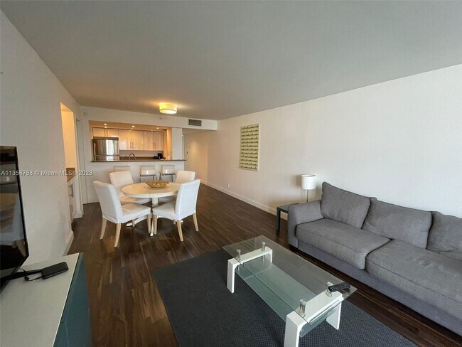 Foto del edificio - 1717 N Bayshore Dr