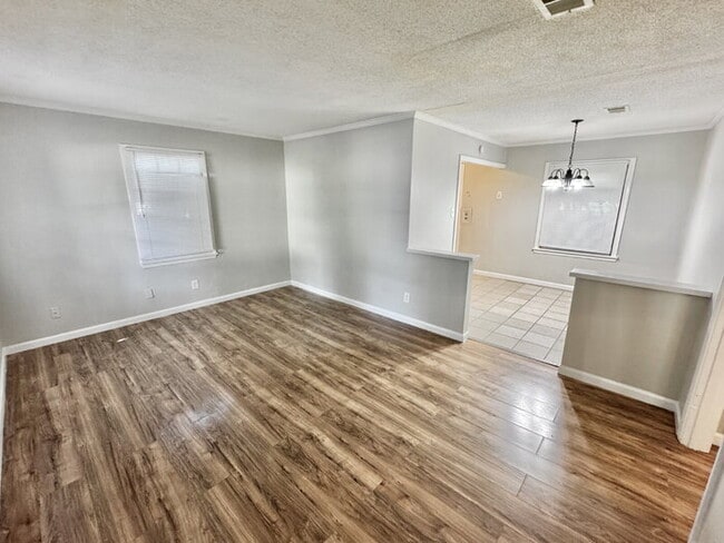 Foto del edificio - 1711 Coleen Rd