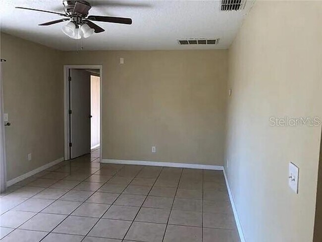 Foto del edificio - 330 Colonade Ct