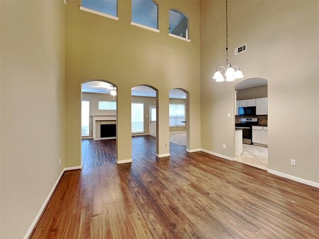 Building Photo - 2306 Hollyfield Ln