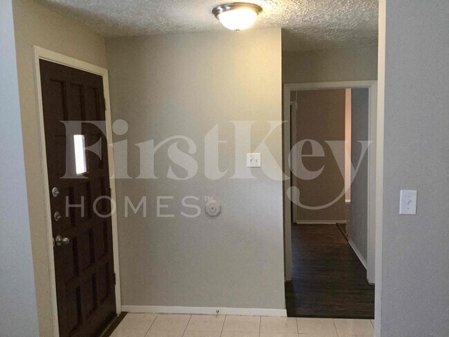 Building Photo - 5506 Maplegate Dr