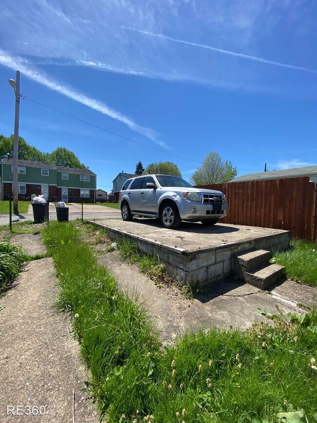 Foto del edificio - 4 br, 1.5 bath House - 2120 Salisbury Sout...