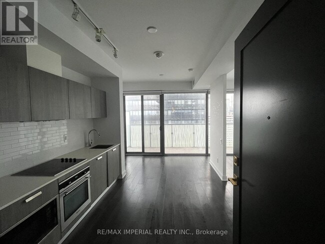Building Photo - 50 Charles St E