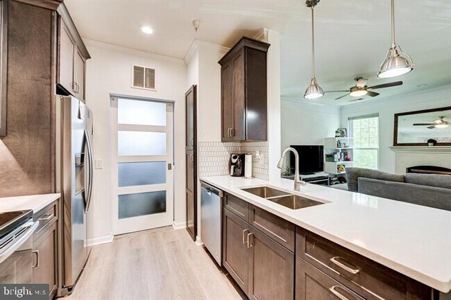 Foto del edificio - 1600 Spring Gate Dr.