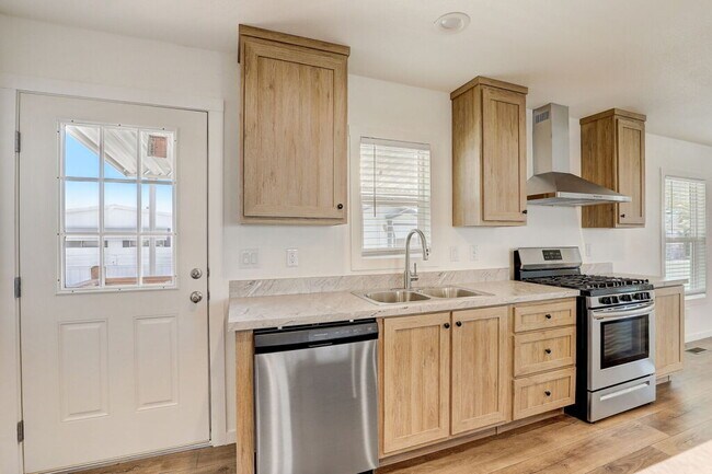 Building Photo - 10 Vandalay St