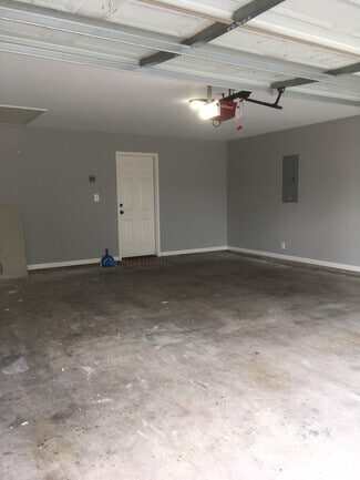 Building Photo - 108 Smalley Rd
