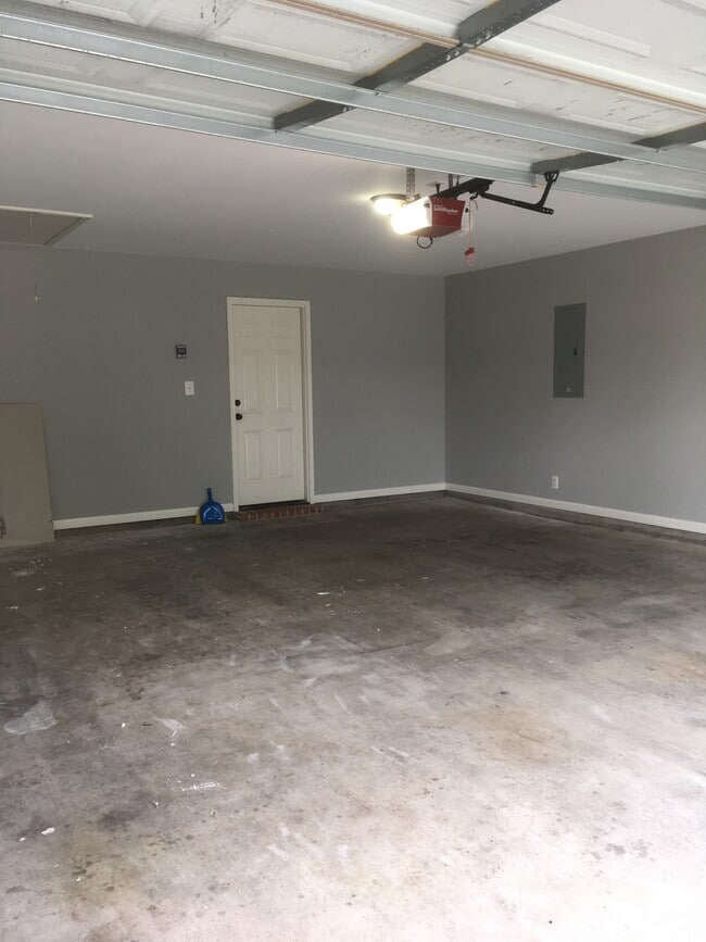 Building Photo - 108 Smalley Rd