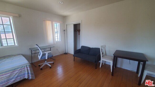 Foto del edificio - 805 E 21st St