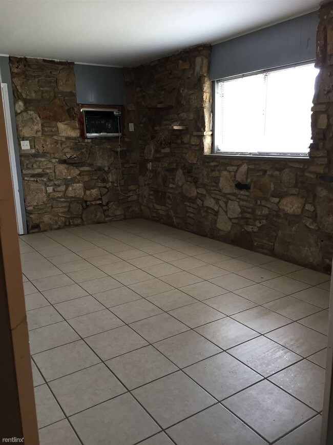 Building Photo - 903 Drury Ln
