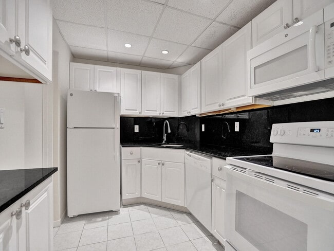 Building Photo - 3115 Oakland Shores Dr